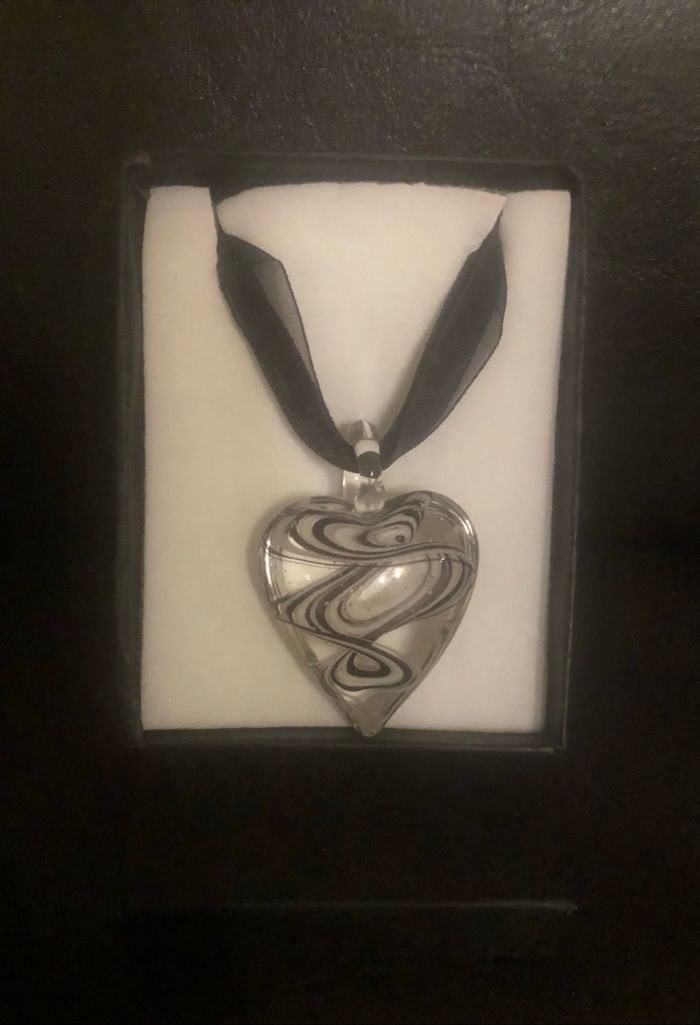 Collier cœur en verre