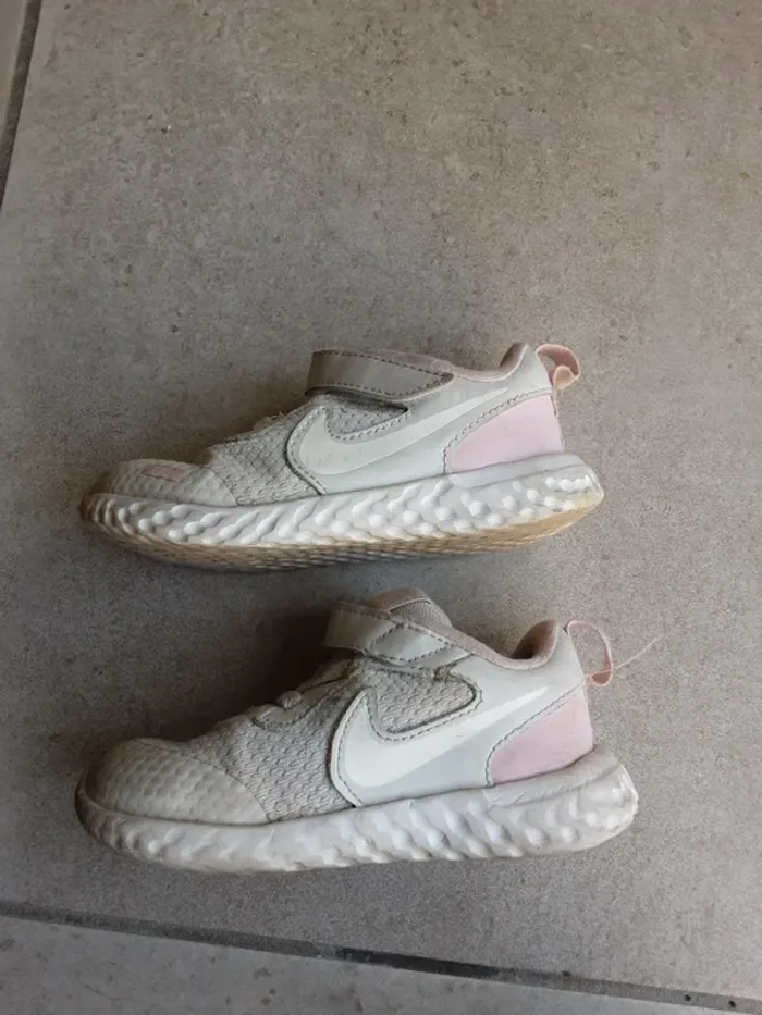 Basket nike blanc P. 25 - photo numéro 3