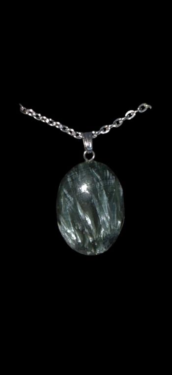 Collier avec pendentif Seraphinite