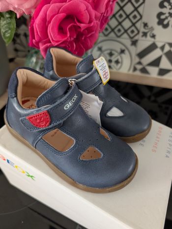Sandales mi fermes garçon. Tout cuir doux et souple. Taille 24. Neuf. Geox 