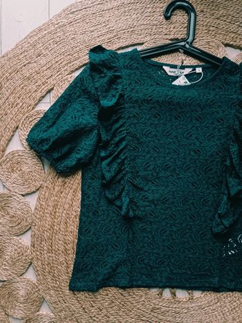 Blouse haut vert bouteille coton dentelle et volants Taille S Naf Naf Neuf avec étiquette