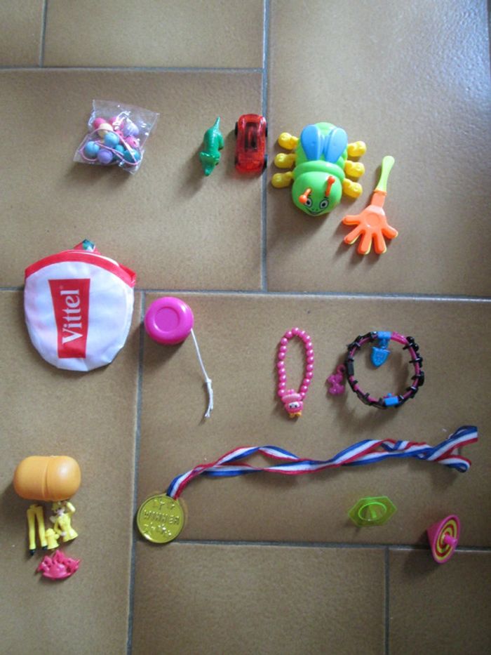 Lot petits jouets