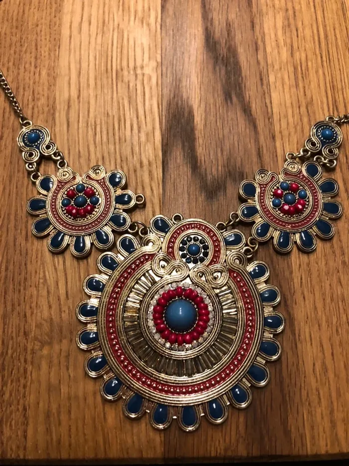 Collier doré avec pierres - photo numéro 3