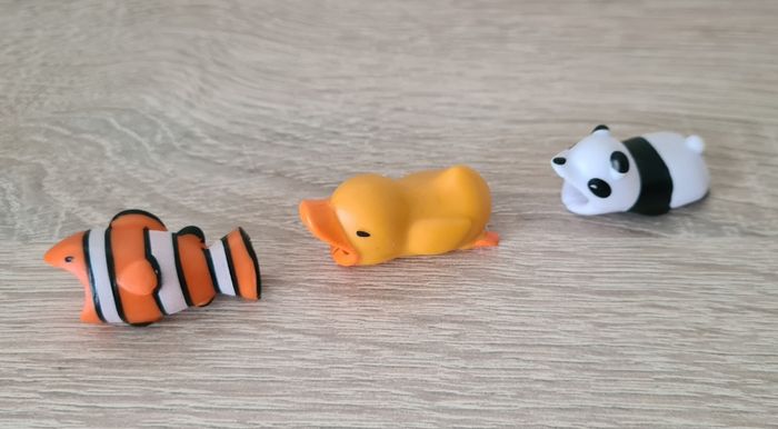 Lot Câble Charge 5 en 1+ 1accroche câble NEUF