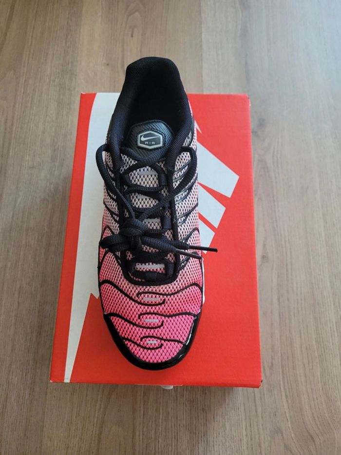 Baskets TN Nike Air Max plus modèle "sunset pulse Black pink foam" - photo numéro 4