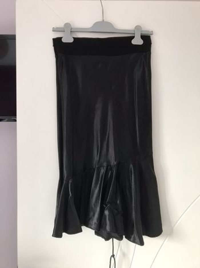 Robe satinée noire - photo numéro 4