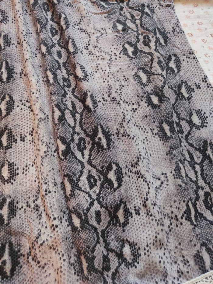 Blouse motif python et broderie - Taille 44 - Très bon état - photo numéro 2