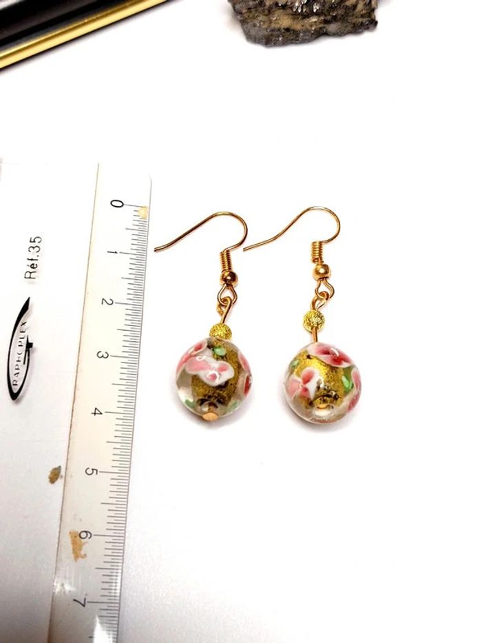 Magnifique paire de boucles d'oreilles pendantes en verre perles - photo numéro 5