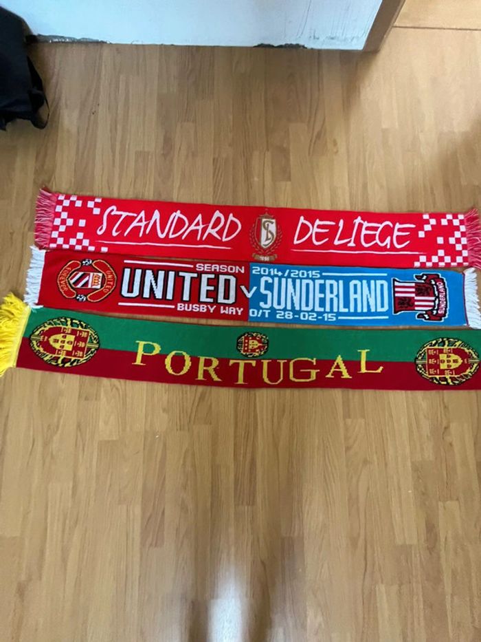 Lot de trois écharpe de football toute authentique