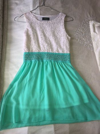 Robe à strass blanche et verte