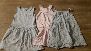 Lot 3 robes 5 ans pois paillettes rayures licornes gris rose