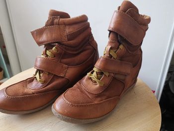 Basket compensés camel