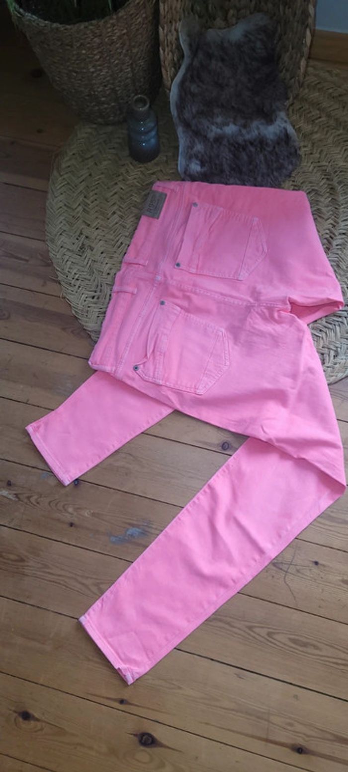 Joli jeans Ninety Five rose fluo Taille 42 - photo numéro 5