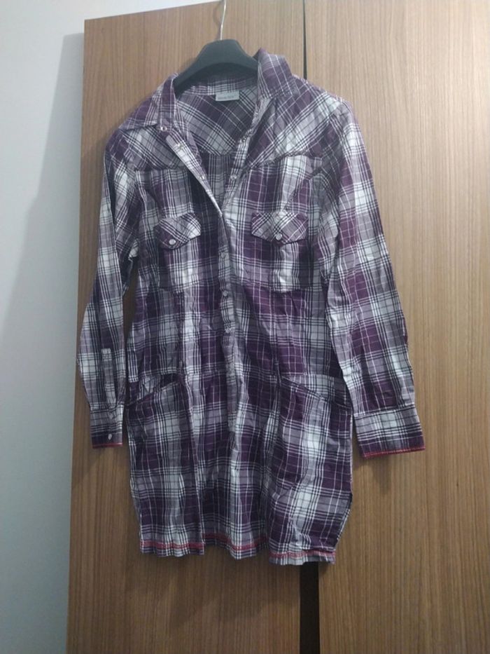 Tunique violet et blanche