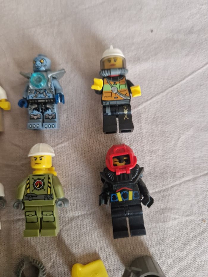 Lot figurines lego + accessoires (4) - photo numéro 4