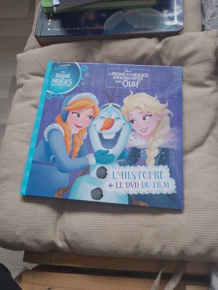 Livre la reine des neiges joyeuses fêtes avec Olaf neuf