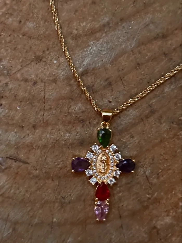 Collier acier inoxydable or croix cristaux couleurs et blanc vierge gravée au centre habaha paris - photo numéro 6