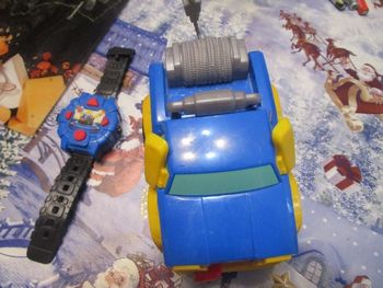 Retrouvez-vite toutes les mimiques du héros de Rev & Roll avec ce jouet radiocommandé Rumble