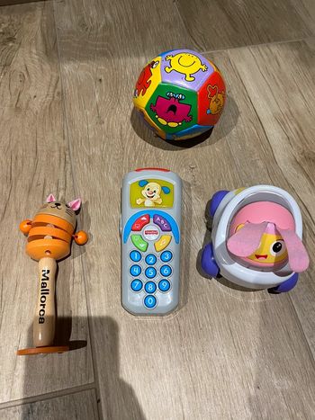 Lot jouets bébé