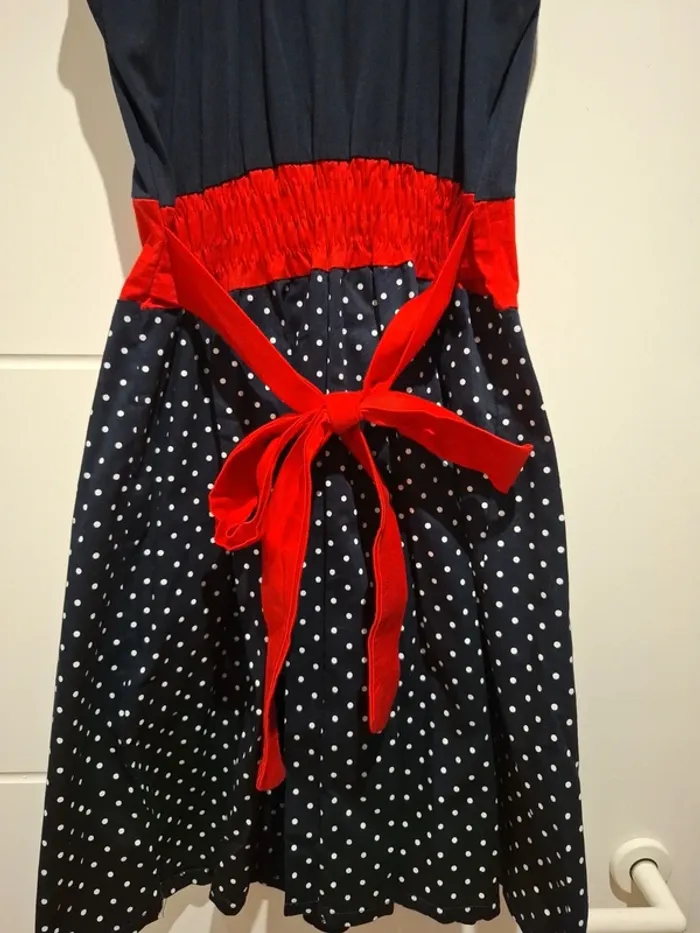 Robe bleu marine à pois et rouge Cintrée Très bon état - photo numéro 7