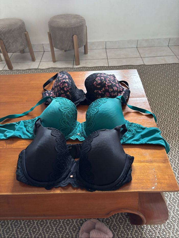 3 Soutiens Gorge Taille Française 95D Et Le Noir 100C