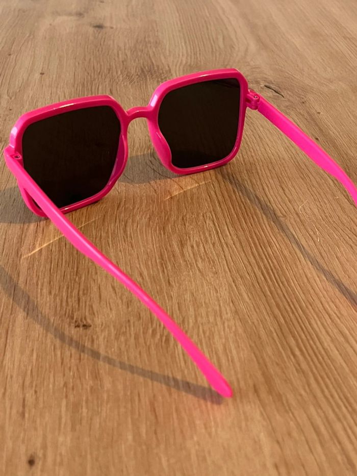 Lunettes de soleil femmes neuves - photo numéro 4