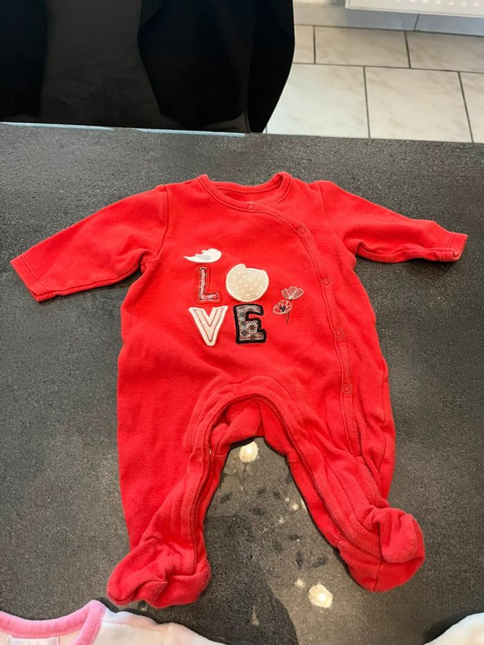 Pyjama Rouge taille 1 mois