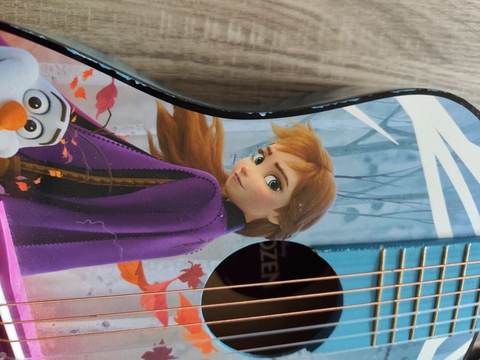 Guitare enfant la reine des neiges - photo numéro 3