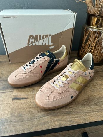 Baskets Caval Daisy Glow 39 neuves