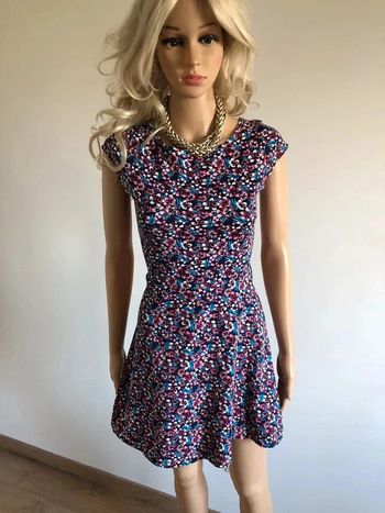 Robe imprimée fleurie à manches courtes LolaLiza taille française 38 excellent état (taille petit)