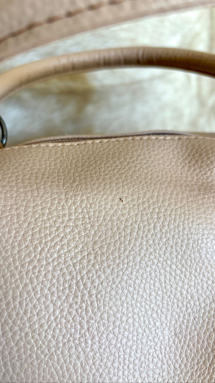 Grand sac rose crème avec quelques marques d’usure mais en bon état général - photo numéro 5