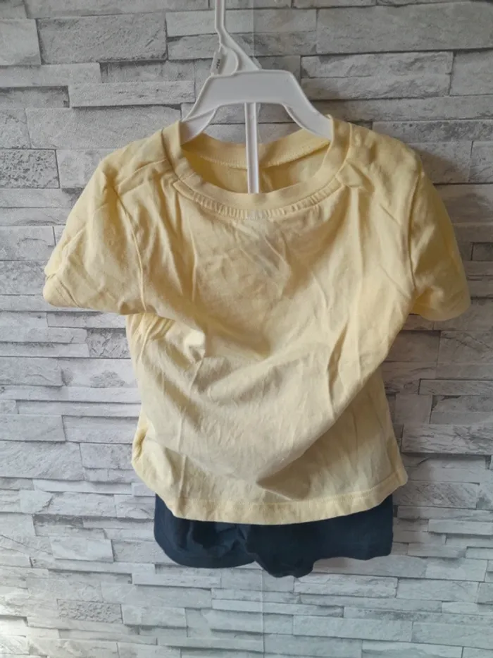 Ensemble short + t-shirt marque Adidas - Très bon état- Taille 24 mois - photo numéro 4