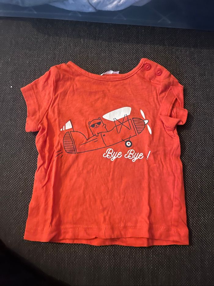 T-shirt rouge 1 mois