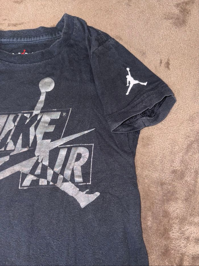 Tee shirt Nike air Jordan taille 3 ans noir en bon état. - photo numéro 2