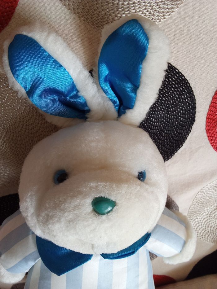 Doudou lapin Blanc et  bleu Pampers  bicolore rayé rayures peluche lapine lapereau  tête blanche peluche col bleu vintage ancien 1991  d'occasion  utilisé - photo numéro 10