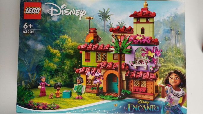 La maison Madrigal LEGO Disney 43202