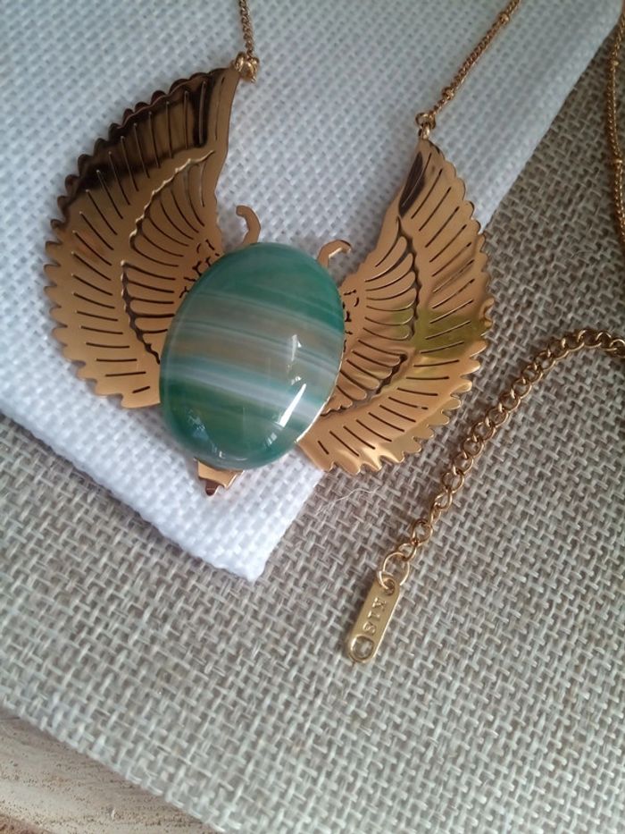 Collier grand scarabée ailé avec pierre d'agate verte naturelle - photo numéro 2