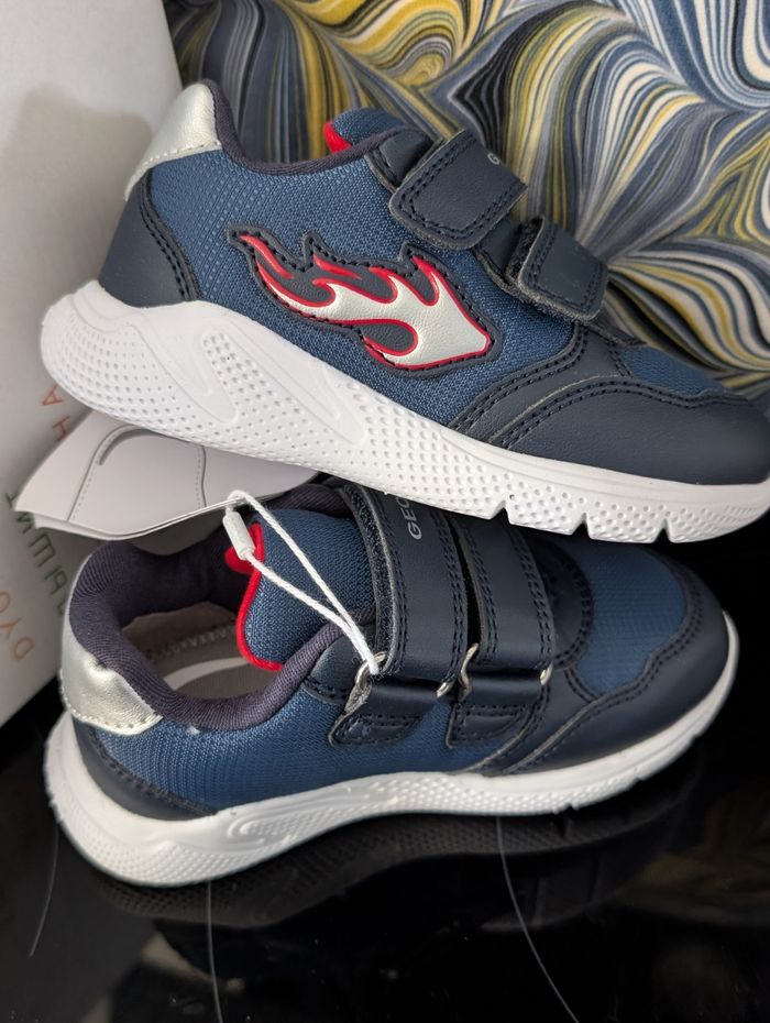 Baskets ultralegeres garçon. Taille 23. Neuf. Geox - photo numéro 3