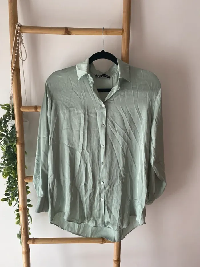 Chemise satinée vert d’eau