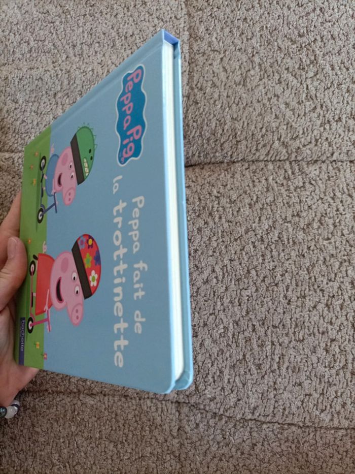 Livre Peppa pig cartonné : Peppa fait de la trottinette - photo numéro 5