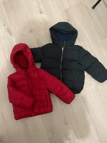 Lot de 2 doudounes taille 4 ans