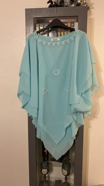 superbe tunique en pointe façon poncho DADA excellente qualité taille 50 neuve