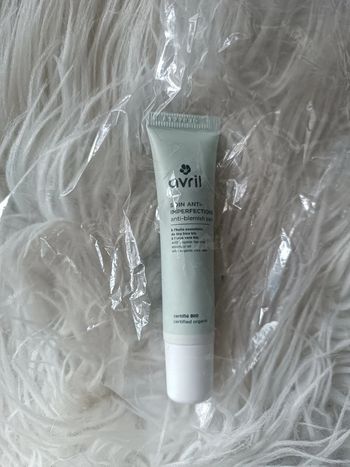 Soin anti-imperfections Avril Neuf dans son emballage d'origine