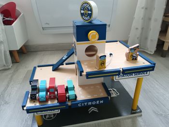 Garage Citroën en bois 