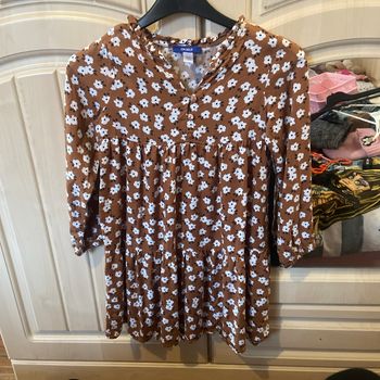 Robe à motifs à fleurs, couleur marron