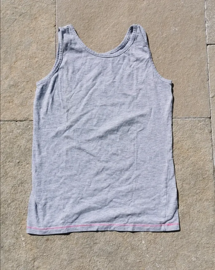 Débardeur studio sport neuf 14 ans