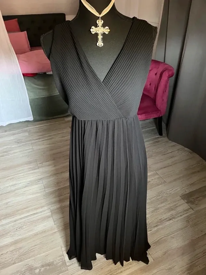 Robe longue noire - photo numéro 2