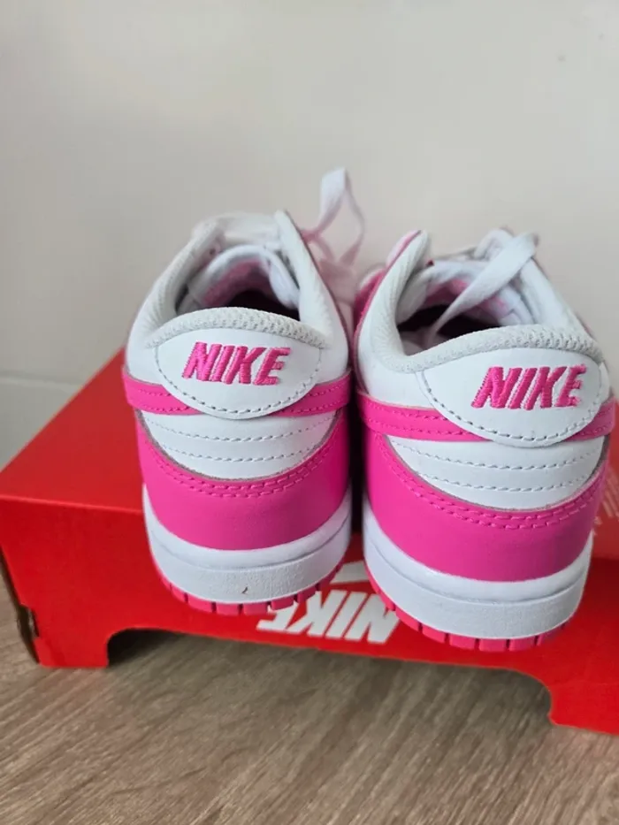 Nike dunk low Taille 34 neuf blanc rose fuchsia - photo numéro 5