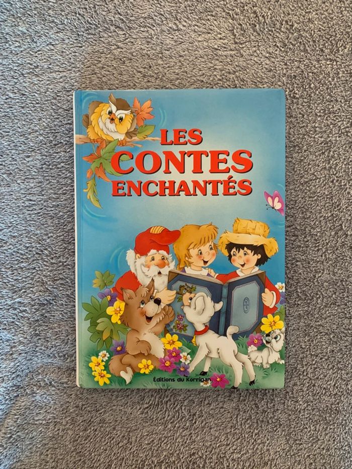Livre les contes enchantés ( vintage année 2000 )