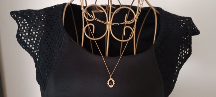 Robe noire, manches courtes. - photo numéro 4